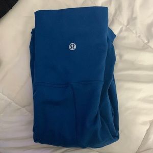 Lululemon yoga pants size 4! Adorable color!!